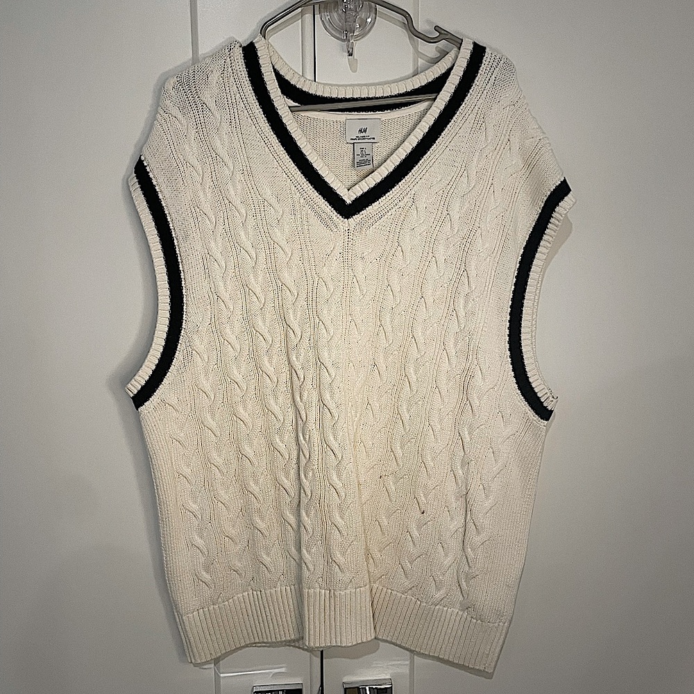 Black/White Knitted Vest
